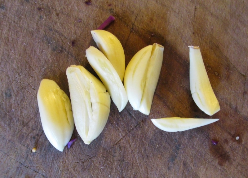 Cloves of fresh garlic