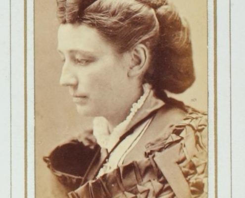 Carte-de-visite portrait of Victoria Woodhull.