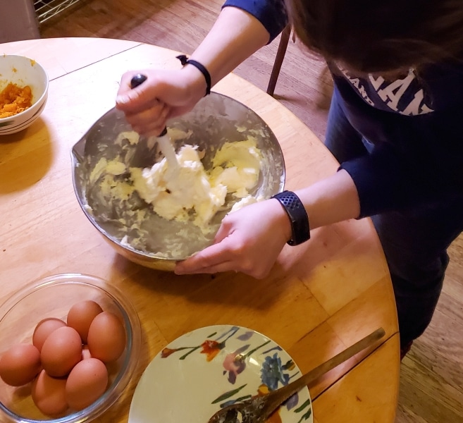 Mixing flour, sugar and eggs into butter