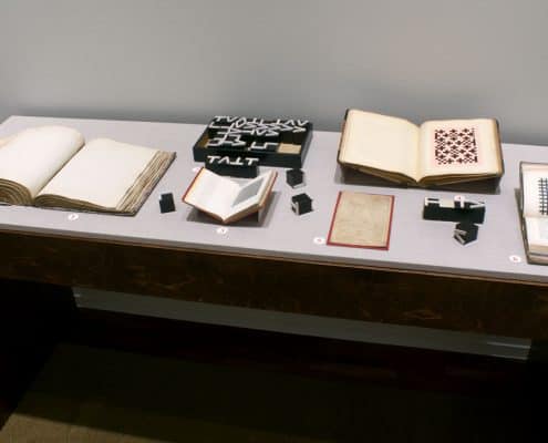 Case of historical materials related to mathematics and natural history in the nineteenth-century education of the blind. Complements Teresa Jaynes, Gift #5, 2016. Photo by Concetta Barbera.
