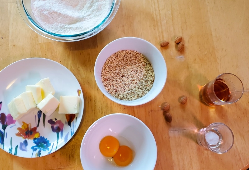 Ingredients for cheesecake crust