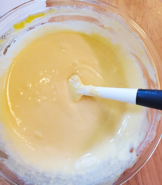 Creaming the egg yolks and sugar