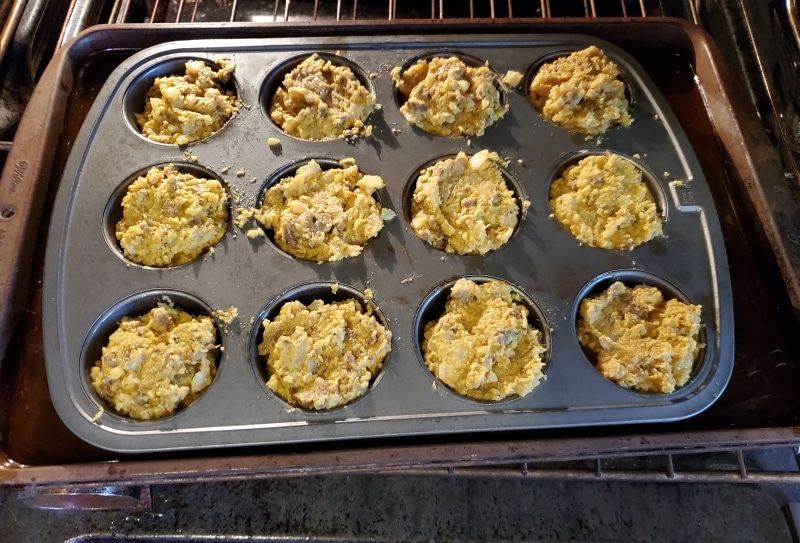 Bobotje in a muffin tin