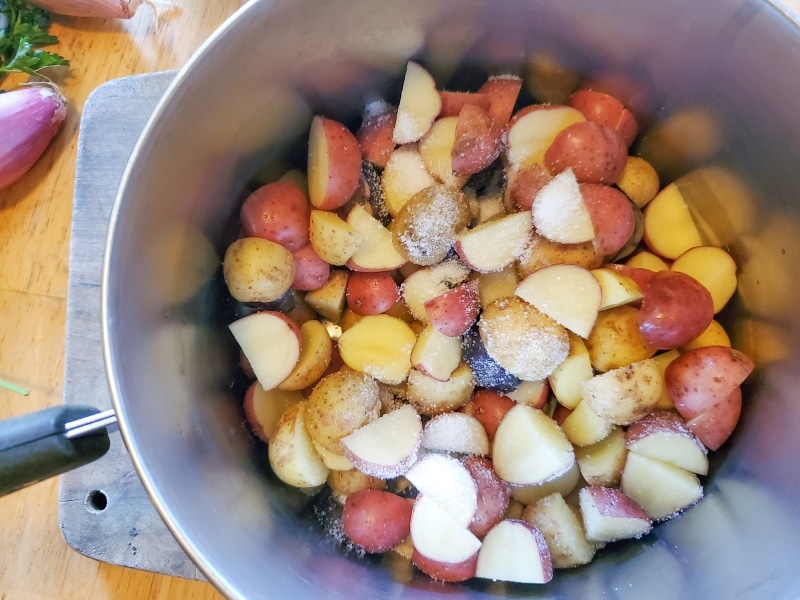Potatoes, salted and ready to boil