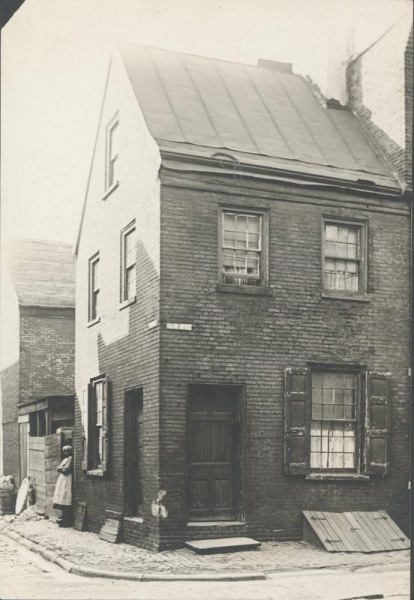 George Mark Wilson, “What do you all want to do wif dat pixture tak’en contraption,” ca. 1923. Gelatin silver print.
